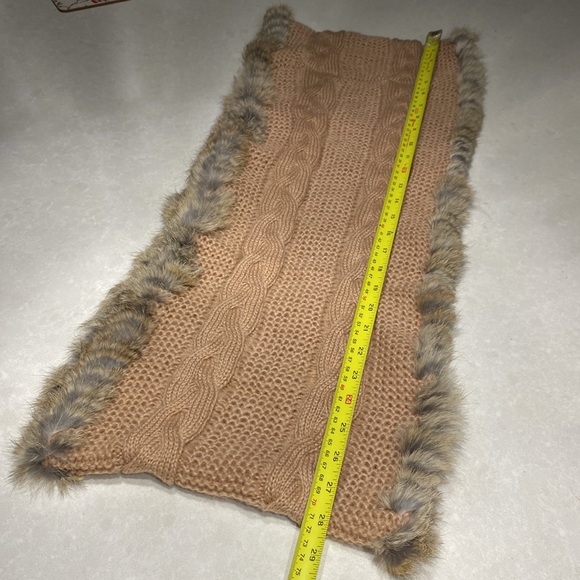 New Rudsak Authentic Rabbit Fur & Knit
Infinity Scarf neutral without tags⭐️⭐️⭐️ - Picture 13 of 17